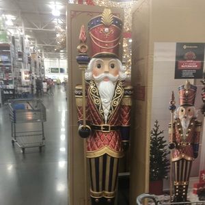 Meet your Posher, Dee